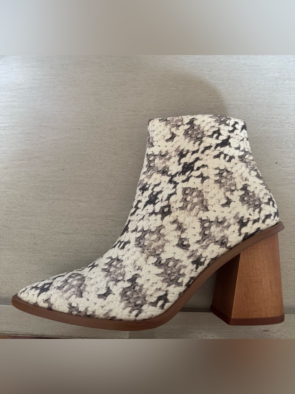 1 STATE Kelte Roccia Snake Print Leather Bootie Woodgrain Block Heel Pointed Toe - Picture 9 of 16